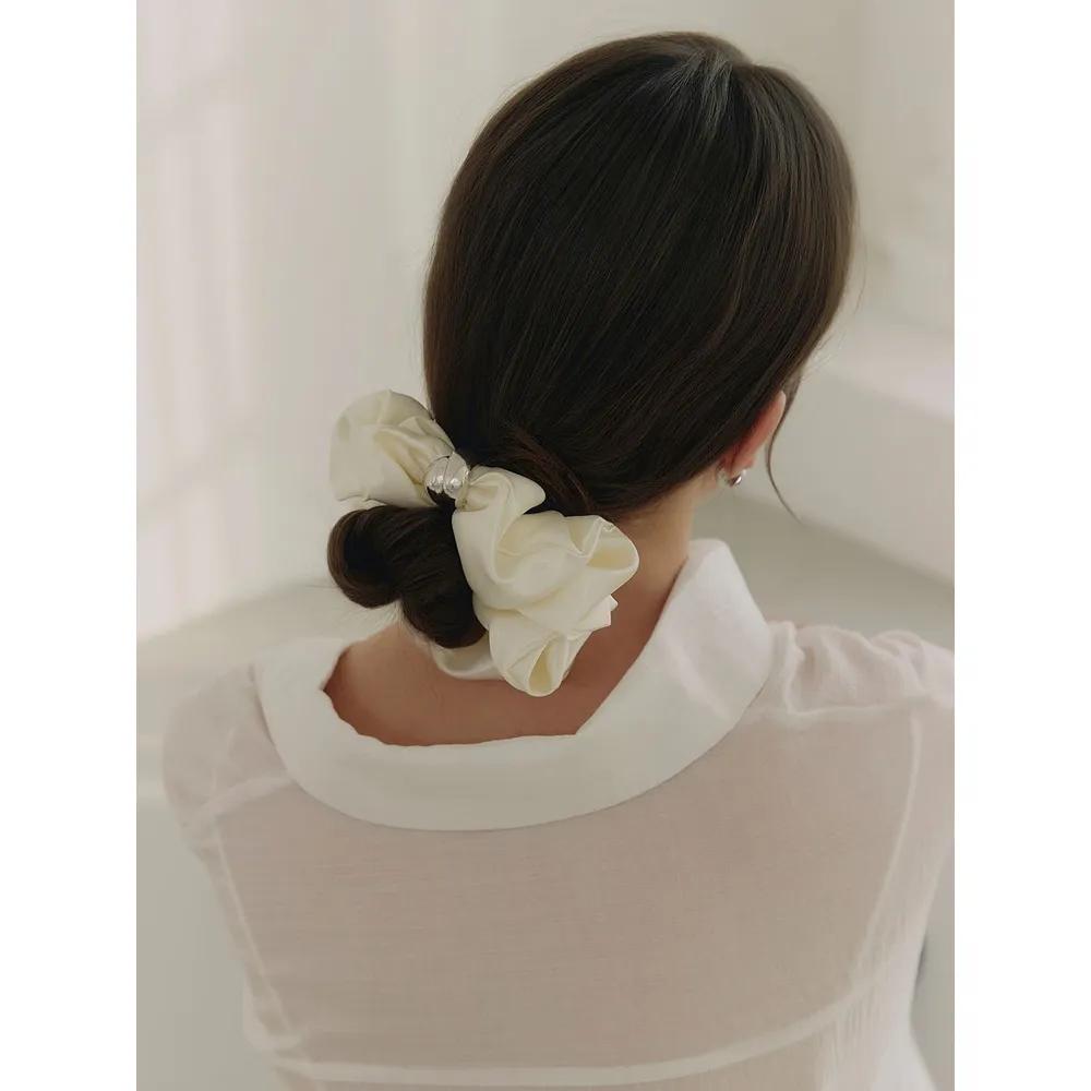 Plump Twist (W) Satin Scrunchie White HL2H63224WTXXX