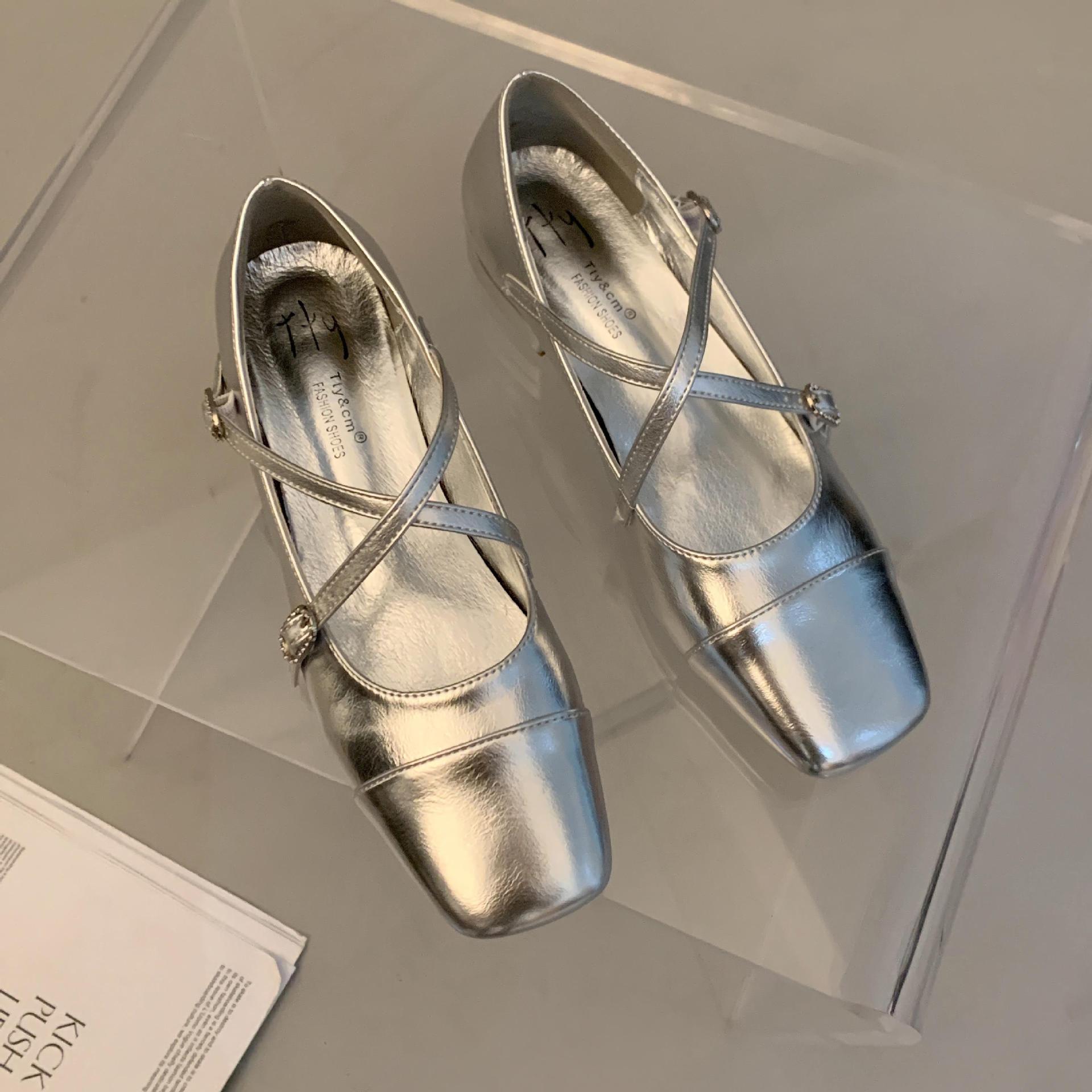 

Французские туфли Xiaoxiangfeng Silver Fairy Same Single, женские, весна 2025 г., новые универсальные туфли в стиле ретро с легким ртом в стиле Мэри Джейн 39 серебряный