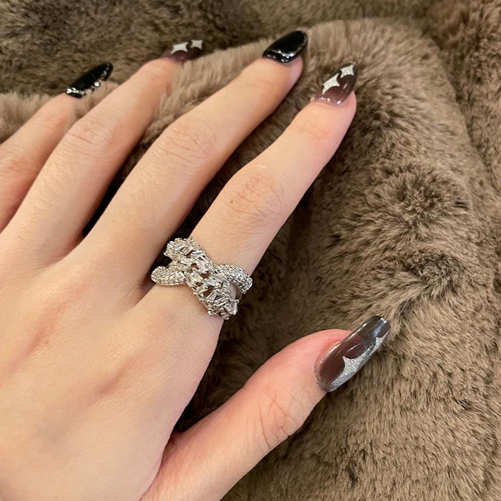 Stylish Copper Silver Ring For Women With Unique Geometric Shape And Vintage Flair