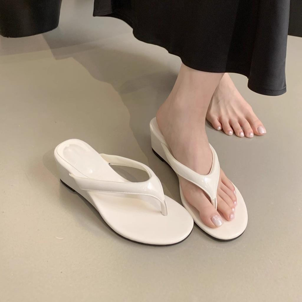 Height-increasing slope flip-flops women's new temperament holiday sandals with toes sandals