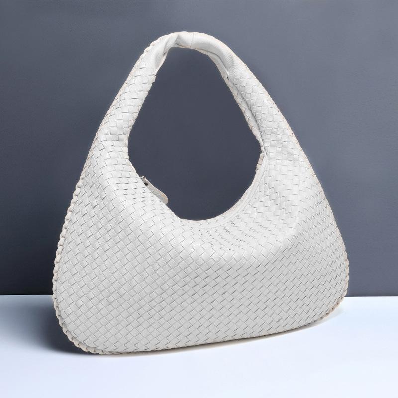 Spring and summer new crescent moon women's bag woven handbag large capacity simple versatile croissant zipper model