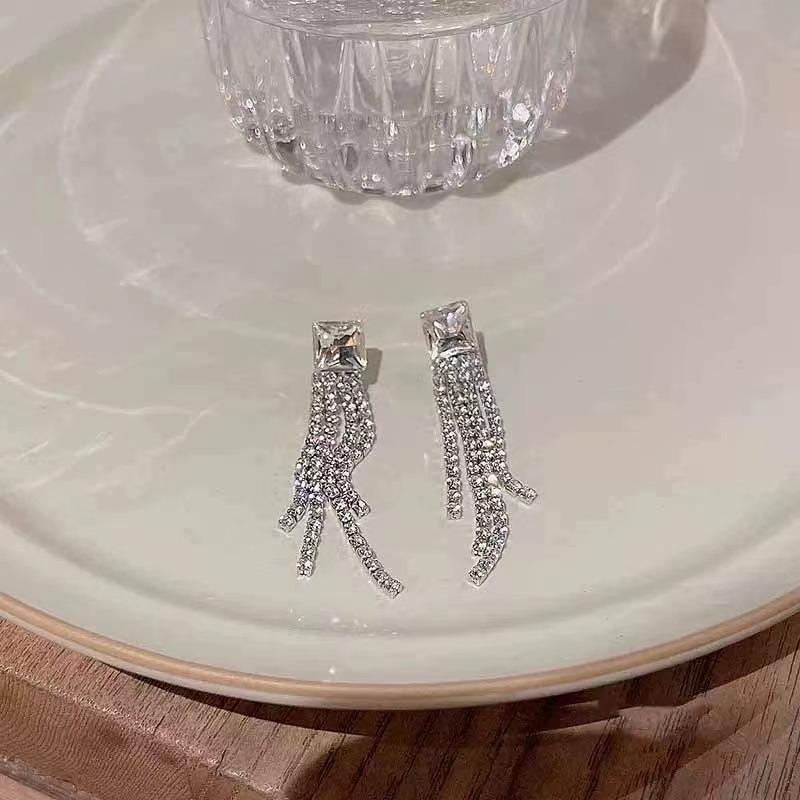 Modische Glitzernde Strass-Ohrhänger mit langen Quasten für Damen Modische Quadratische Zirkonia-Steckohrringe Hochwertiger Schmuck Geschenk für Mädchen