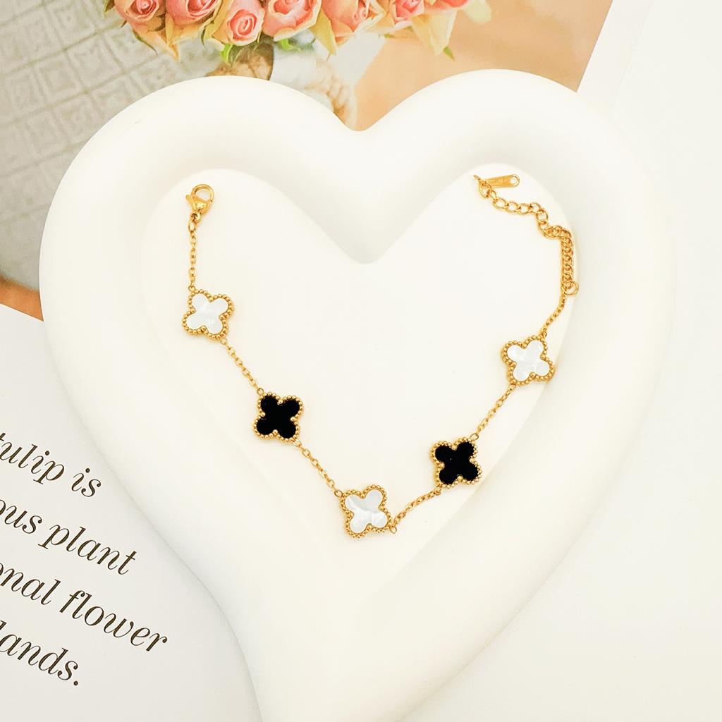 Stainless Steel Clover Bracelet with Non Fading Titanium Steel High-end Jewelry