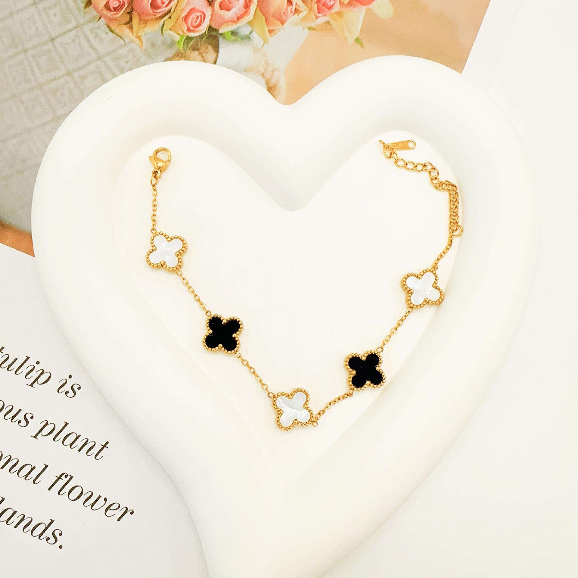 

Браслет из нержавеющей стали с клевером и невыцветающими титановыми стальными ювелирными изделиями высшего качества