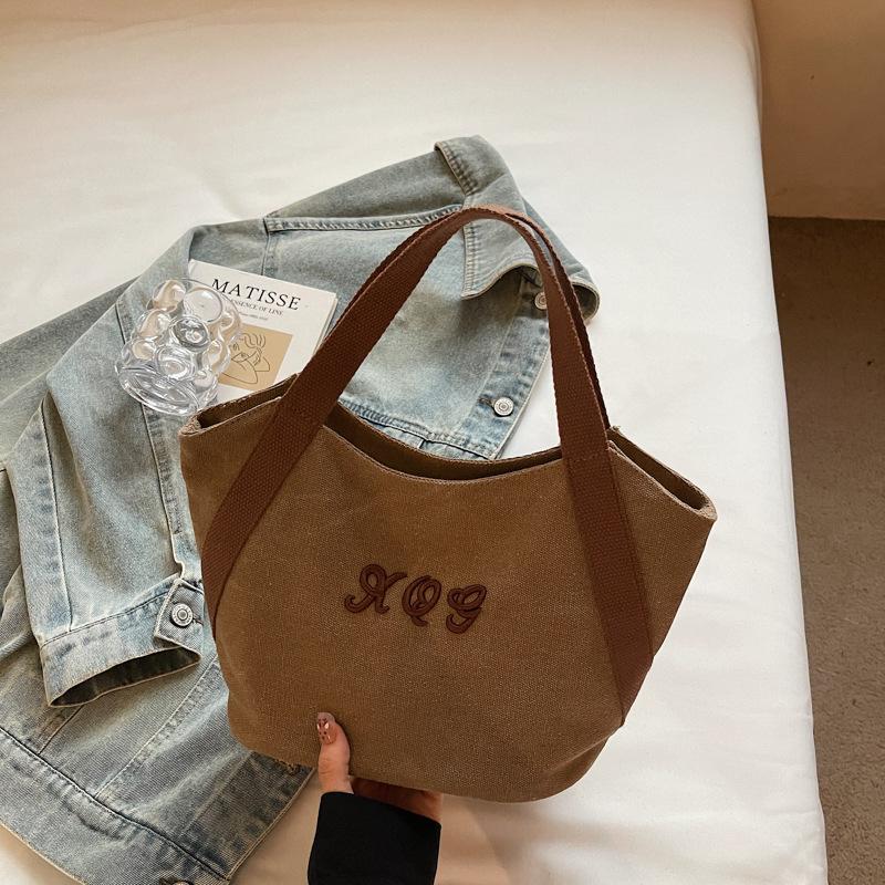 

2025 осень новая холщовая сумка большая вместимость женская модная нишевый дизайн сумка через плечо женские студенческие сумки для занятий хаки