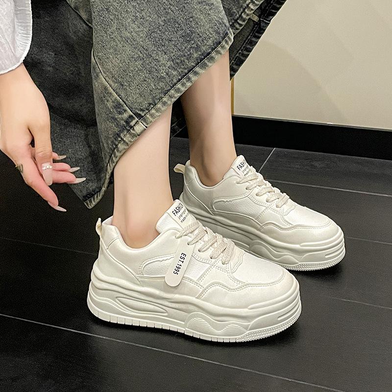 

Маленькие белые туфли на толстой подошве в гонконгском стиле, женские, весна-осень 2024 года, новые модные универсальные туфли на шнуровке для спорта и отдыха 35