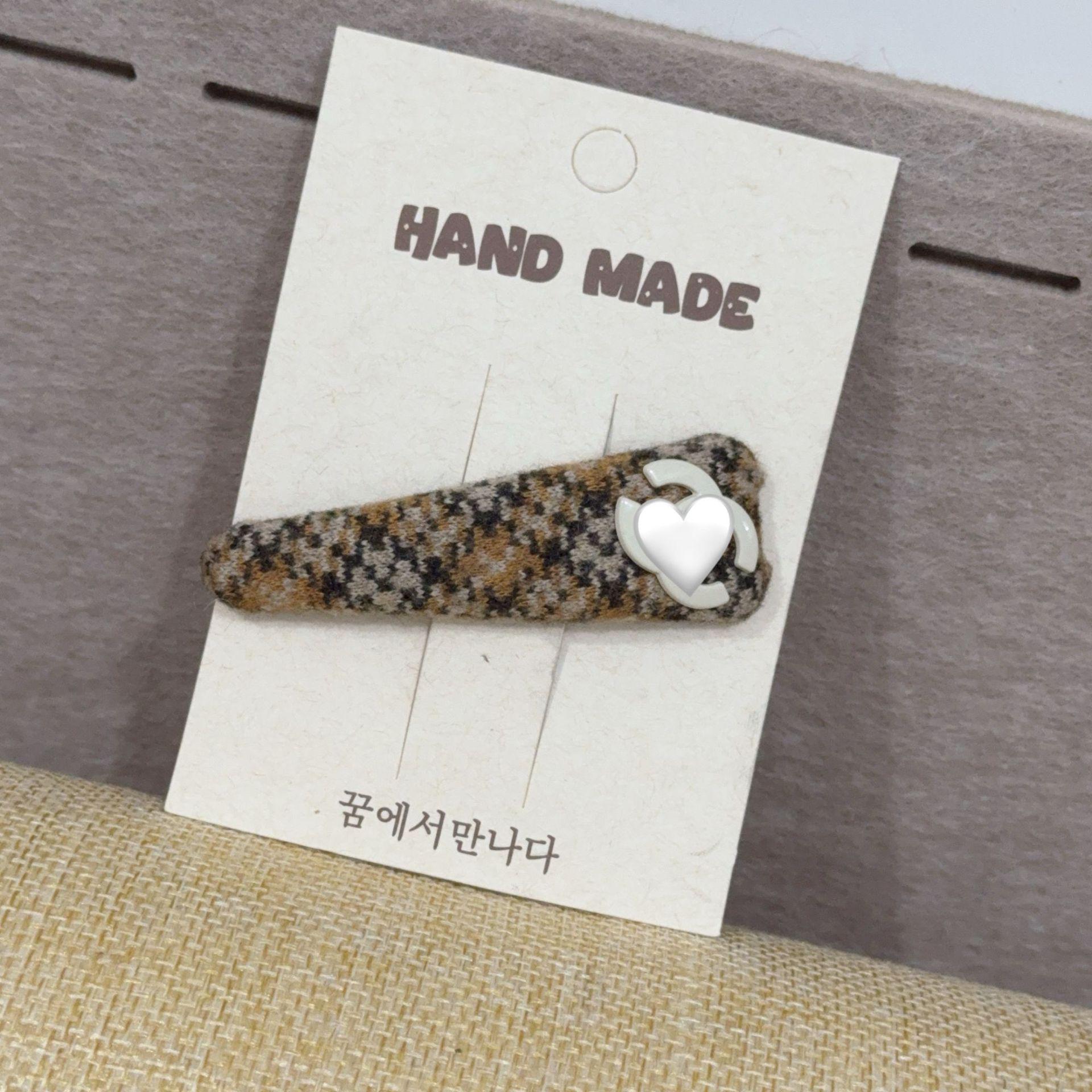 

Maillard Wool Plaid BB Clip - Elegant Hair Accessory for Bangs and Side Styling