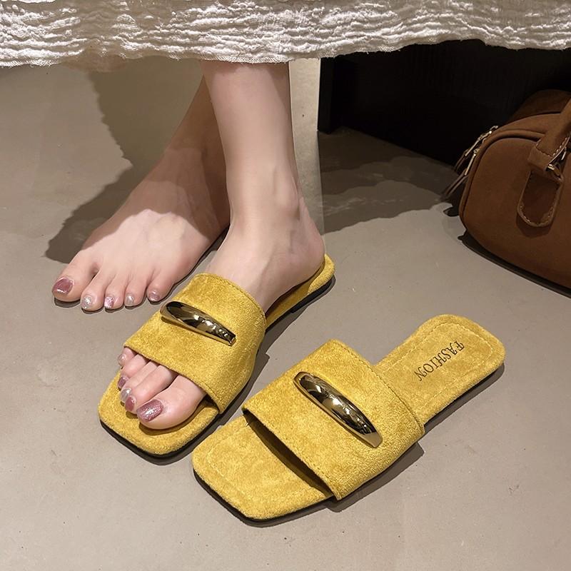 Internet Celebrity Cool Slippers Women's 2025 Summer New Korean Version of Fashion Metal Buckle Type Outside Wearing Beach Cool Slippers