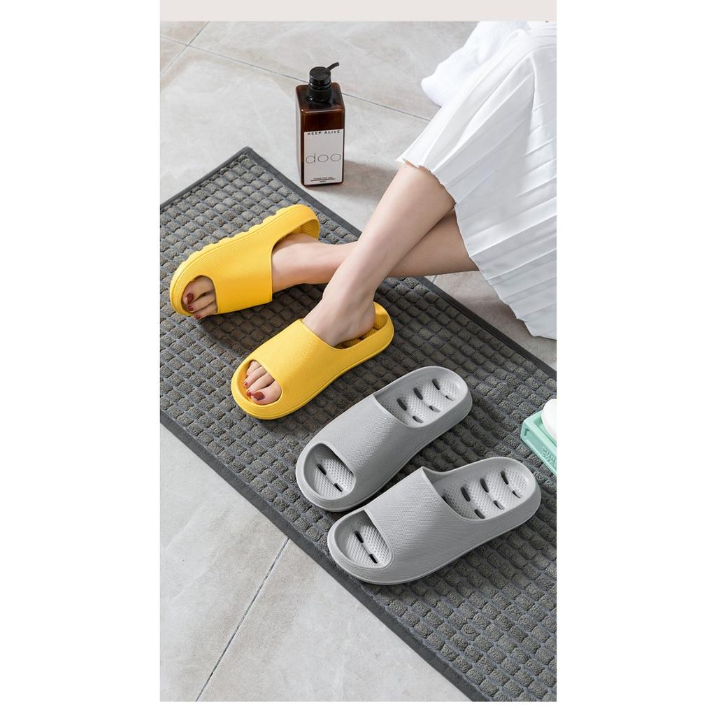 EVA New Thick Bottom Non Slip Bathroom Slippers for Women Summer Home Leakage Home Use Indoor Bedding Feeling Bathing Cool Slippers