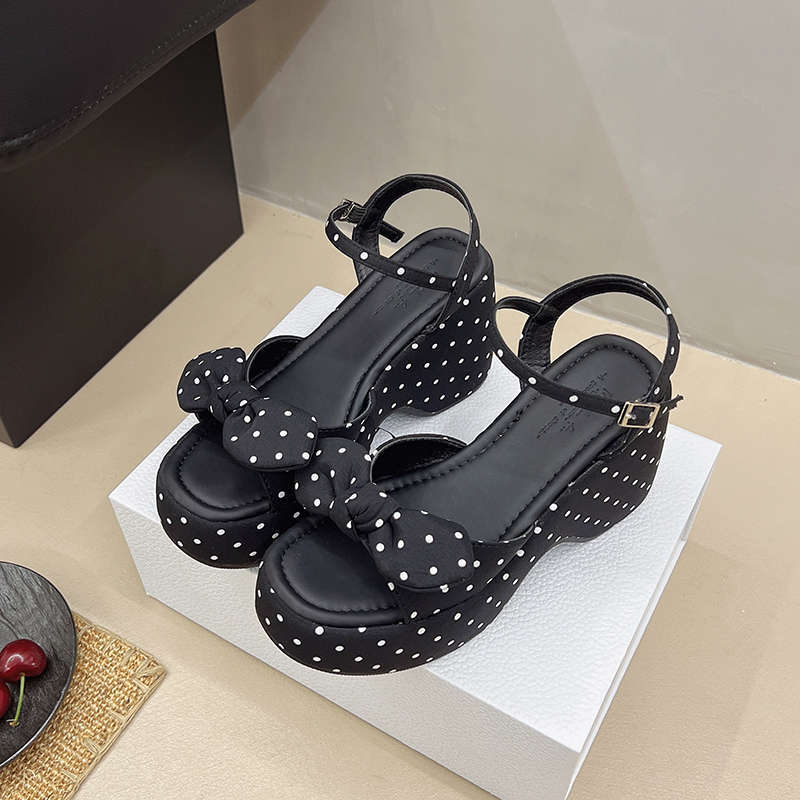 Small Man Thick-soled Wedge Sandals Women's 2025 New Summer Skirt French Beautiful Not Tired Feet High Heels