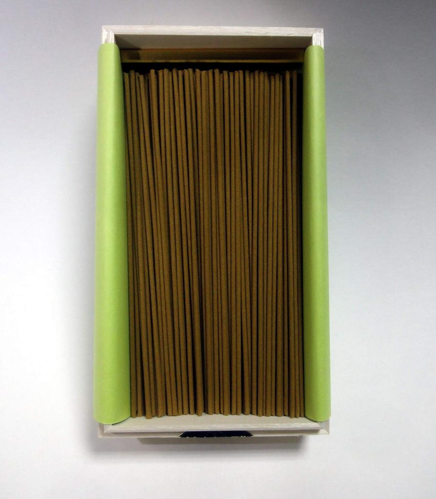 Lao Mountain Sandalwood Lucky 70g Natural Sandalwood Made of Lao Mountain Sandalwood from India Incense Sticks In a Paulownia Box Founded In 2016