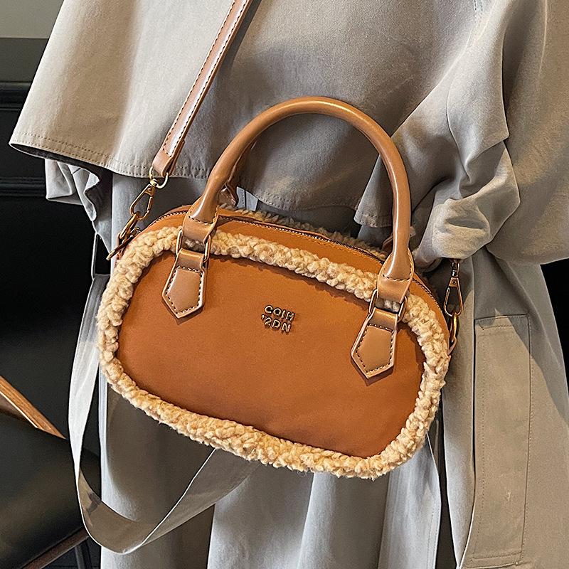 Autumn and Winter Retro High-grade Texture Versatile Portable Pillow Bag Women's Commuting Niche Fur Integrated Messenger Bag Women