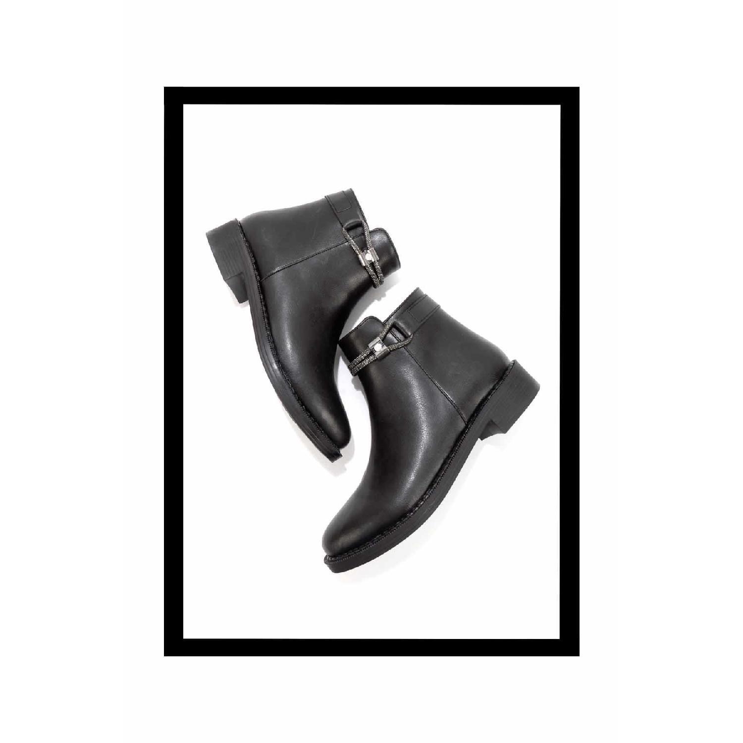 

Black Platinum Stone Women s Boots