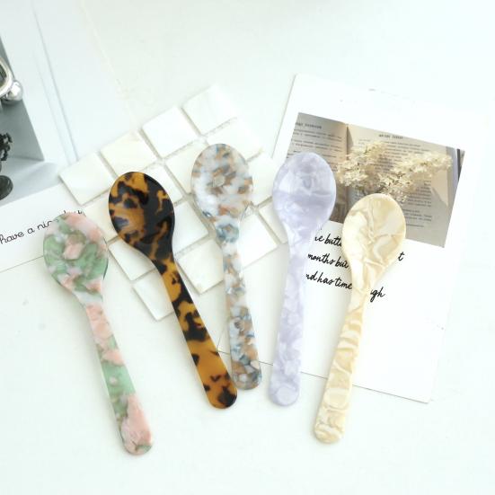 Dessert Spoon Retro Style Smooth Edge Unique Pattern Food Grade Ergonomic Handle Decorative Acrylic Cake Ice Cream