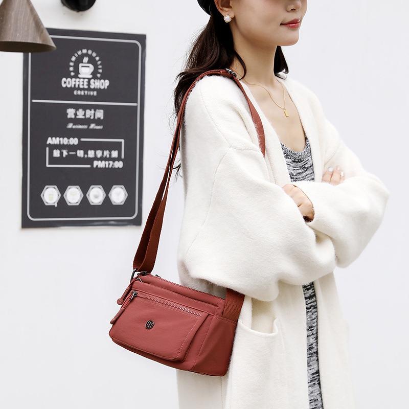 Lightweight multi-layer simple messenger bag women's new versatile commuter shoulder bag nylon casual hand carry small square bag