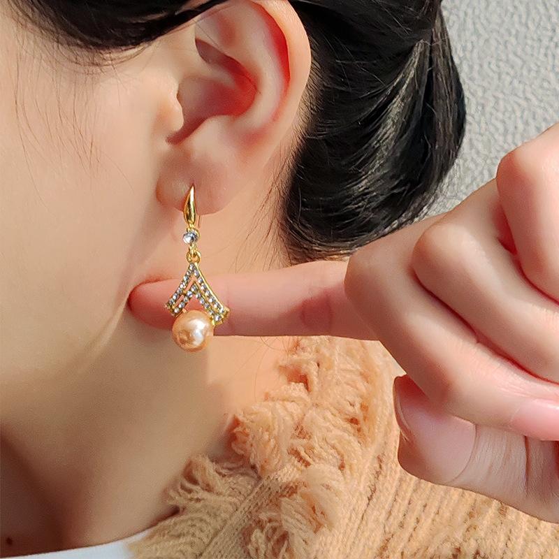 Stylish, Simple, Niche, High-End Pearl Earrings, Champagne Pearl Earrings.