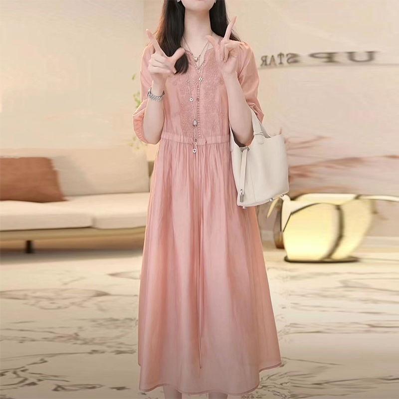 

2025 лето новый талия и тонкий темперамент костюм юбка высокого класса тяжелая промышленность полая вышивка розовое платье женщины 2XL розовый