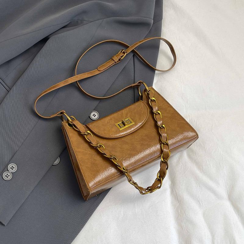 Retro simple new messenger bag spring and summer new women's shoulder bag commuter chain versatile portable