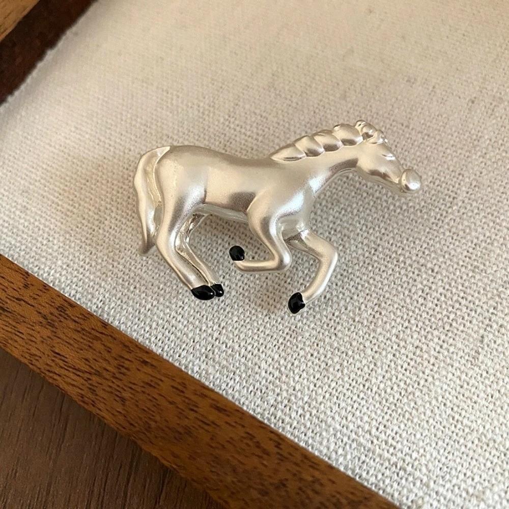 Metal Copper Metal Horse Brooch Vintage Animal Lapel Pins Luxury Zodiac Pony Pin  Suit Accessories