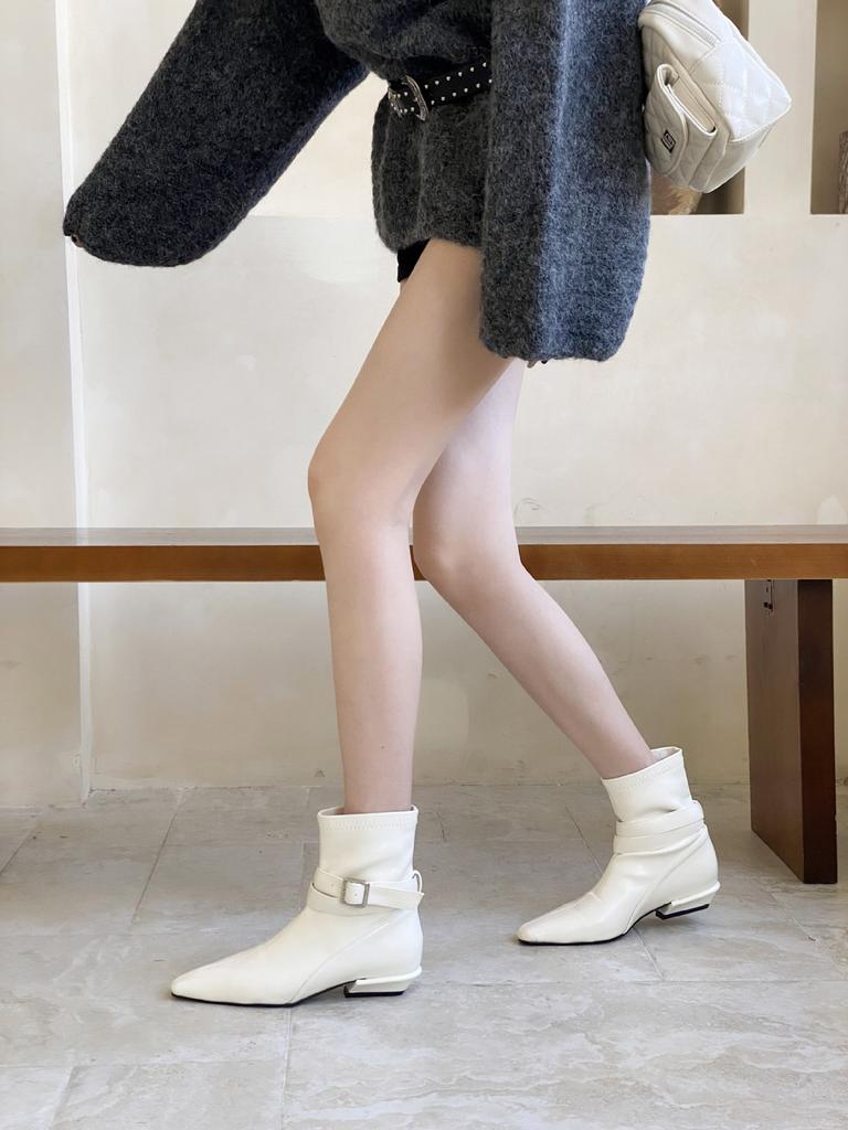 2025 Winter New Pointed Short Heel Thick Heel Temperament Thin French Fashion Sexy Beauty Female Internet Celebrity Short Boots