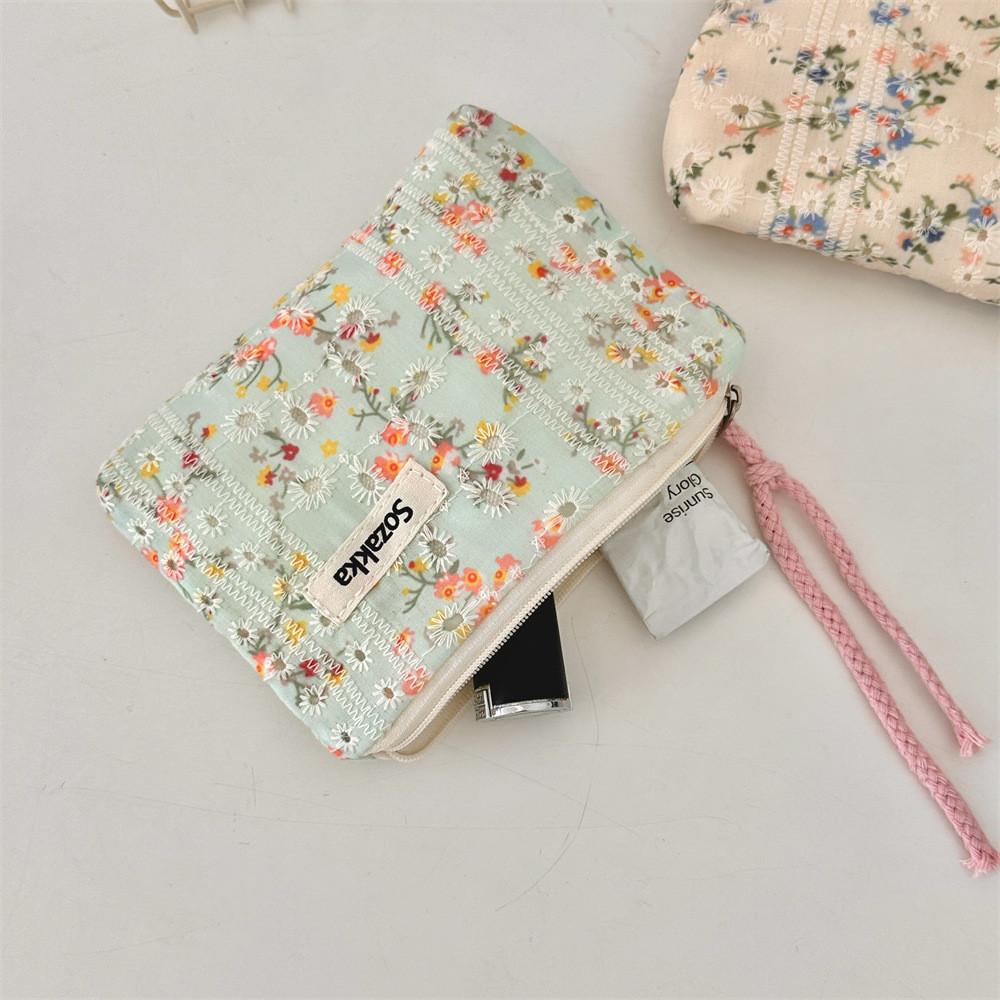 Tiny Floral Makeup Bag With Polyester Material And Portable Design For Daily Use