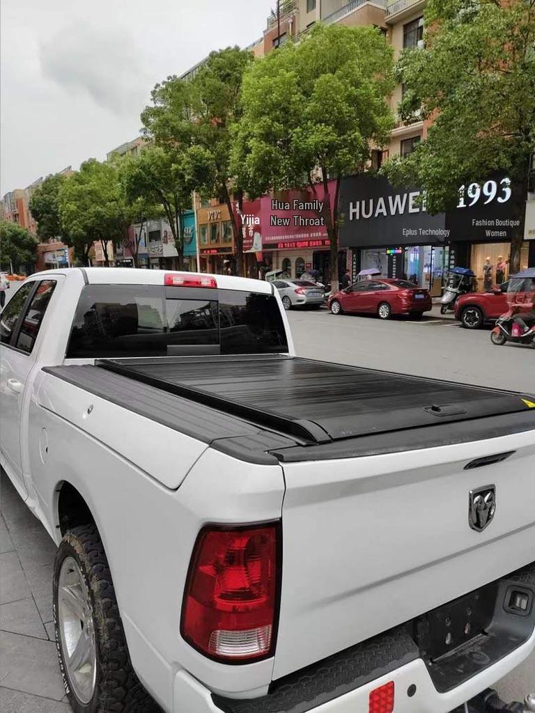 Manual Roller Shutter for Dodge RAM 1500: Semi-Automatic Retractable Tailgate Cover