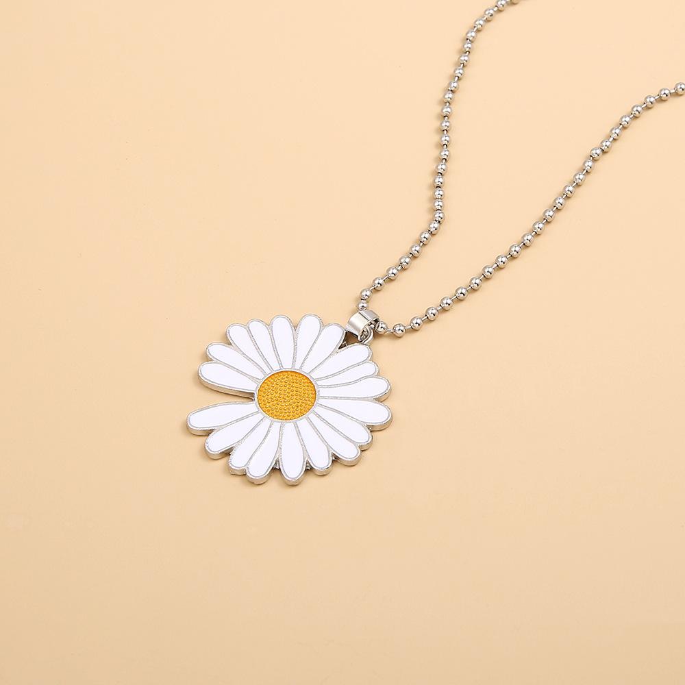 Small Fresh Long Pendant Sweater Chain Fashion Popular Daisy Necklace Women