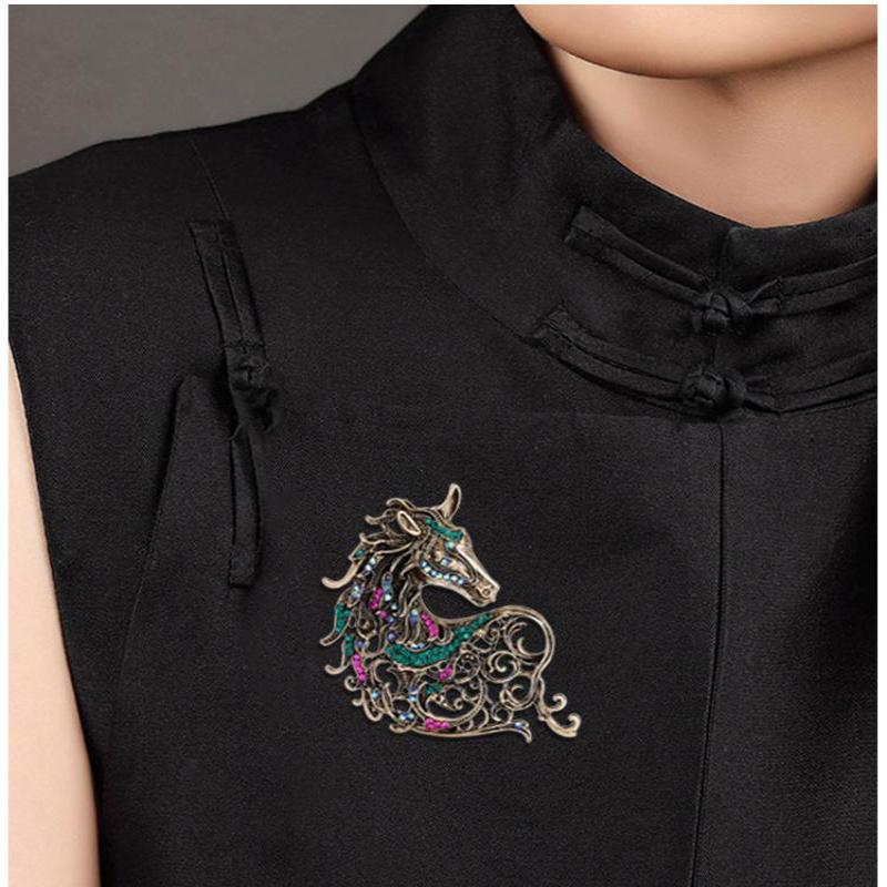 Luxury Rhinestone Horse Brooches Unisex Retro Animal Badge Pins Event Party Fashion Gifts Decoration Clothes Accessories