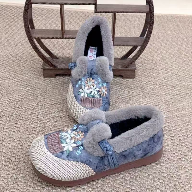 2025 winter new old Beijing cloth shoes women's new Chinese thickened warm mother shoes soft sole velvet embroidered cotton shoes