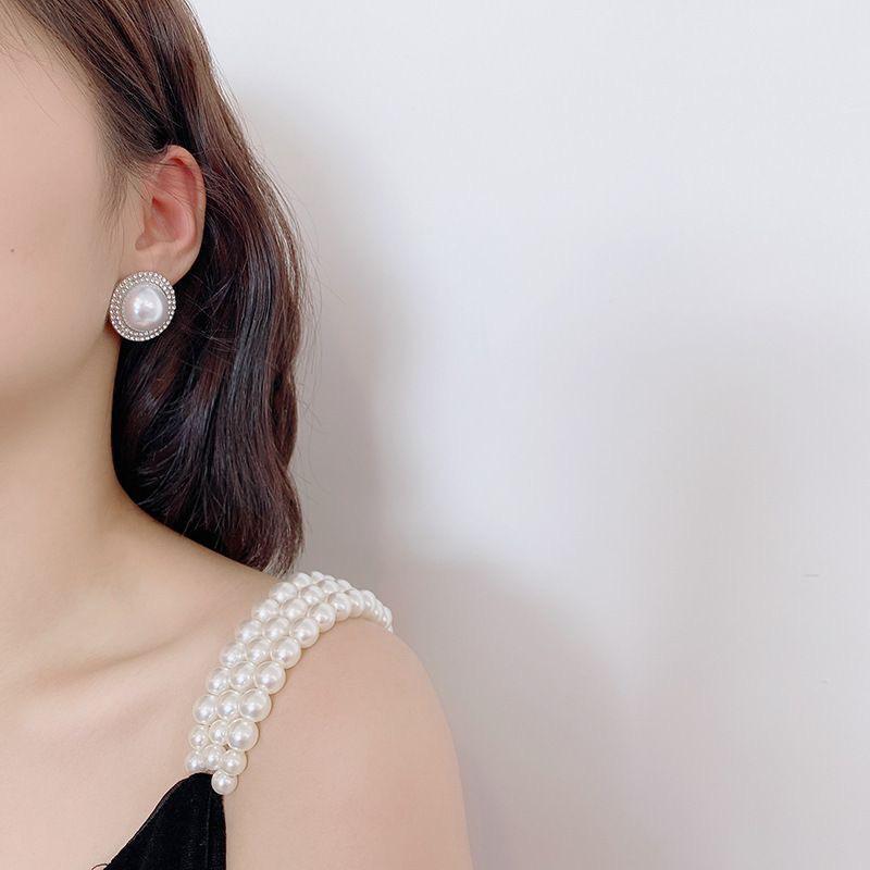 Elegant Korean-Style Pearl Stud Earrings - Versatile Geometric Circle Design