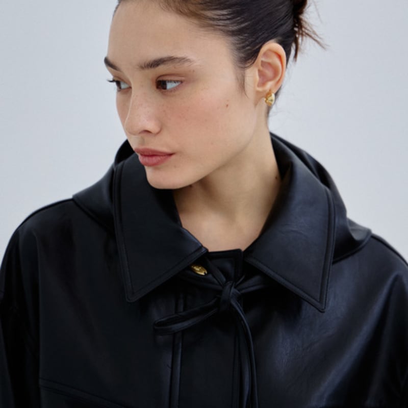 TAV Triangular Leather Scarf - Black