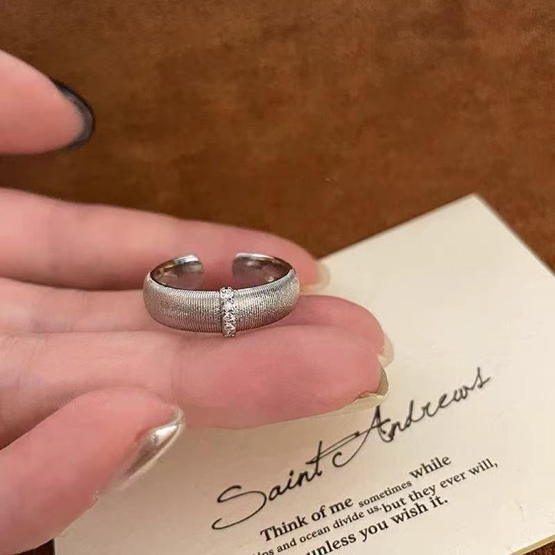 Sterling Silver Floral Ring for Women - High-End Open Joint Design for Autumn/Winter