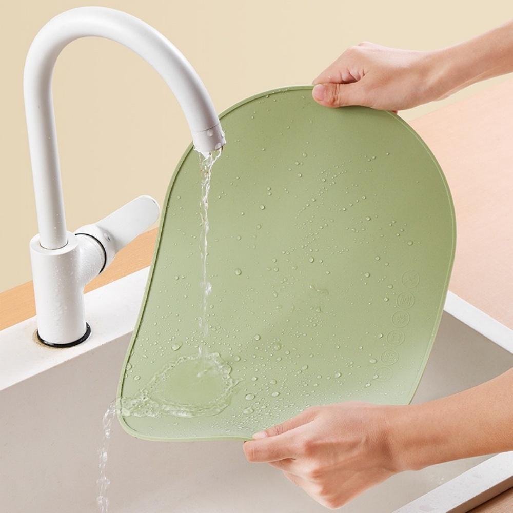 Silicone placemats, heat-resistant, reusable portable placemats, waterproof, stain-resistant and easy-to-clean silicone placemat