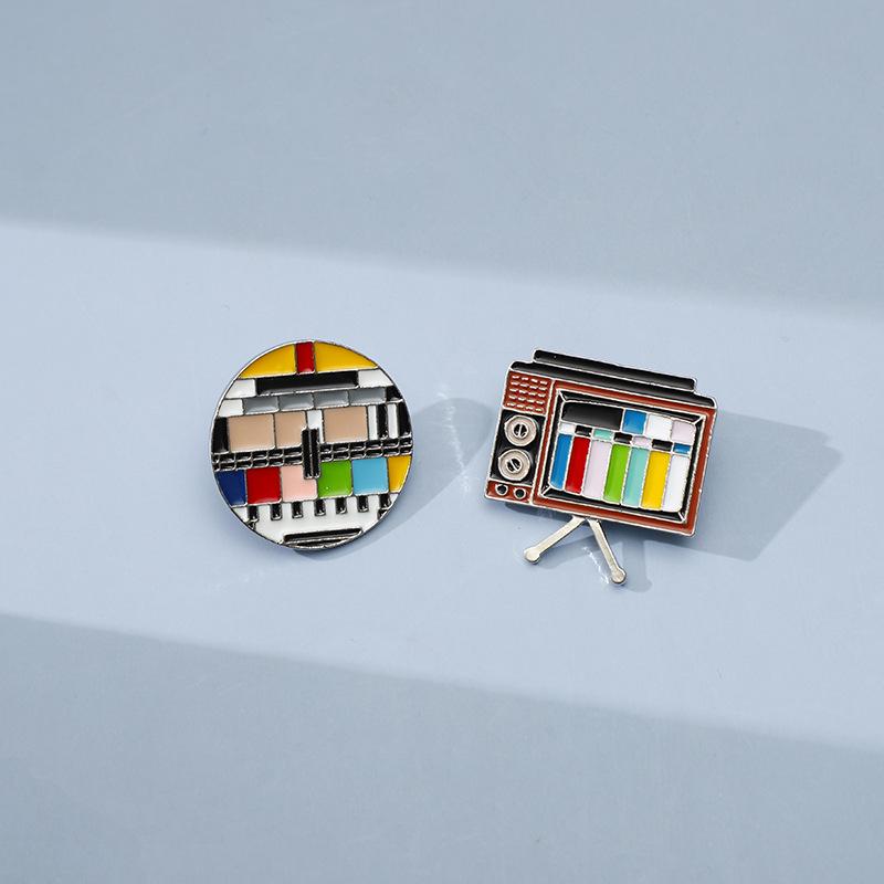 Broche Colgante de TV Esmaltado Colorido Retro "Sin Señal" para Parejas