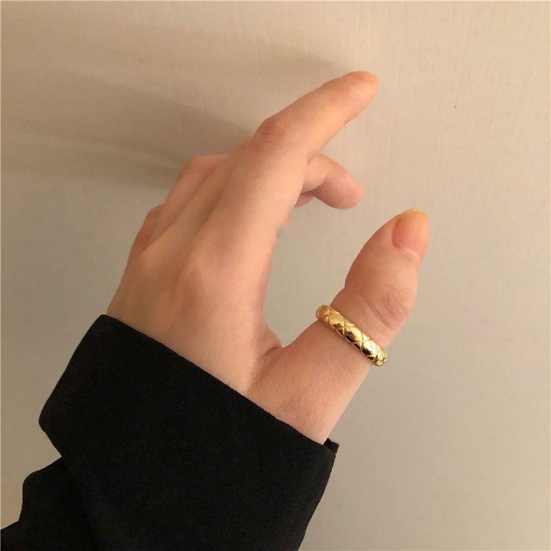 Korean Retro Rhombus S925 Silver Women's Twisted Ring - Simple, Polished, Cold Style, Perfect for Index Finger