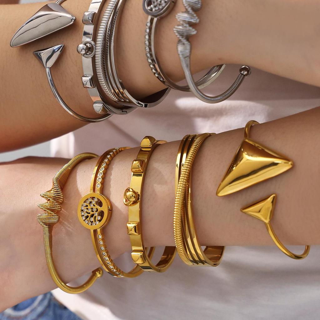 Geometrisches offenes Armreif-Armband aus 18 Karat vergoldetem Edelstahl - Unregelmäßige europäisch-amerikanische Mode mit vielseitiger Persönlichkeit