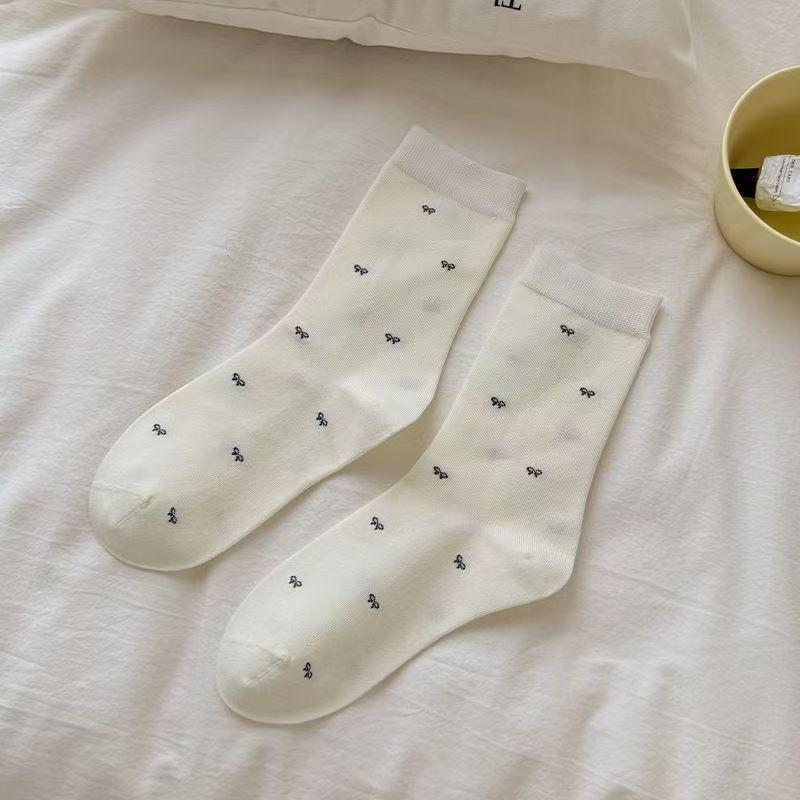 Women's Solid Color Mid-Tube Socks - Black & White, Spring/Autumn, Trendy Korean-Style Sports Socks