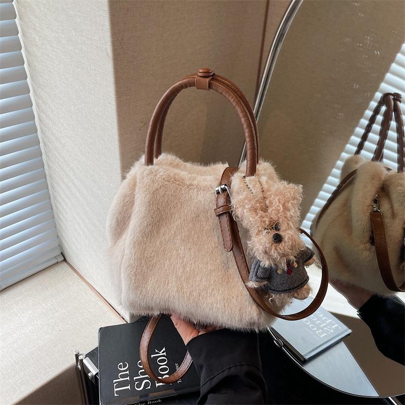 Autumn New Plush Bag Fashion Commuter Furry Messenger Bag Large Capacity Handbag Shoulder Armpit Bag