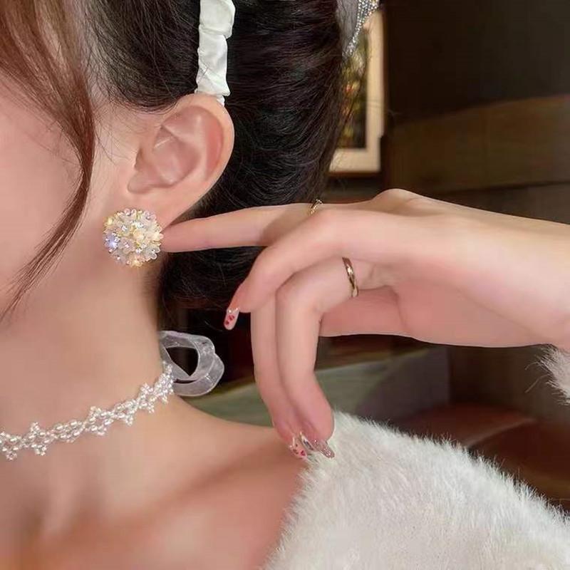 Sterling Silver Rhinestone Flower Stud Earrings - Elegant, Three-Dimensional Design for a Personalized Touch