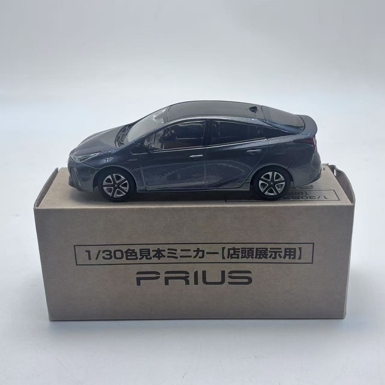 

Static Simulation Car Model For 1/30 Scale Alloy Vehicle Toyota Prius Silver & Gray Collectible Gift