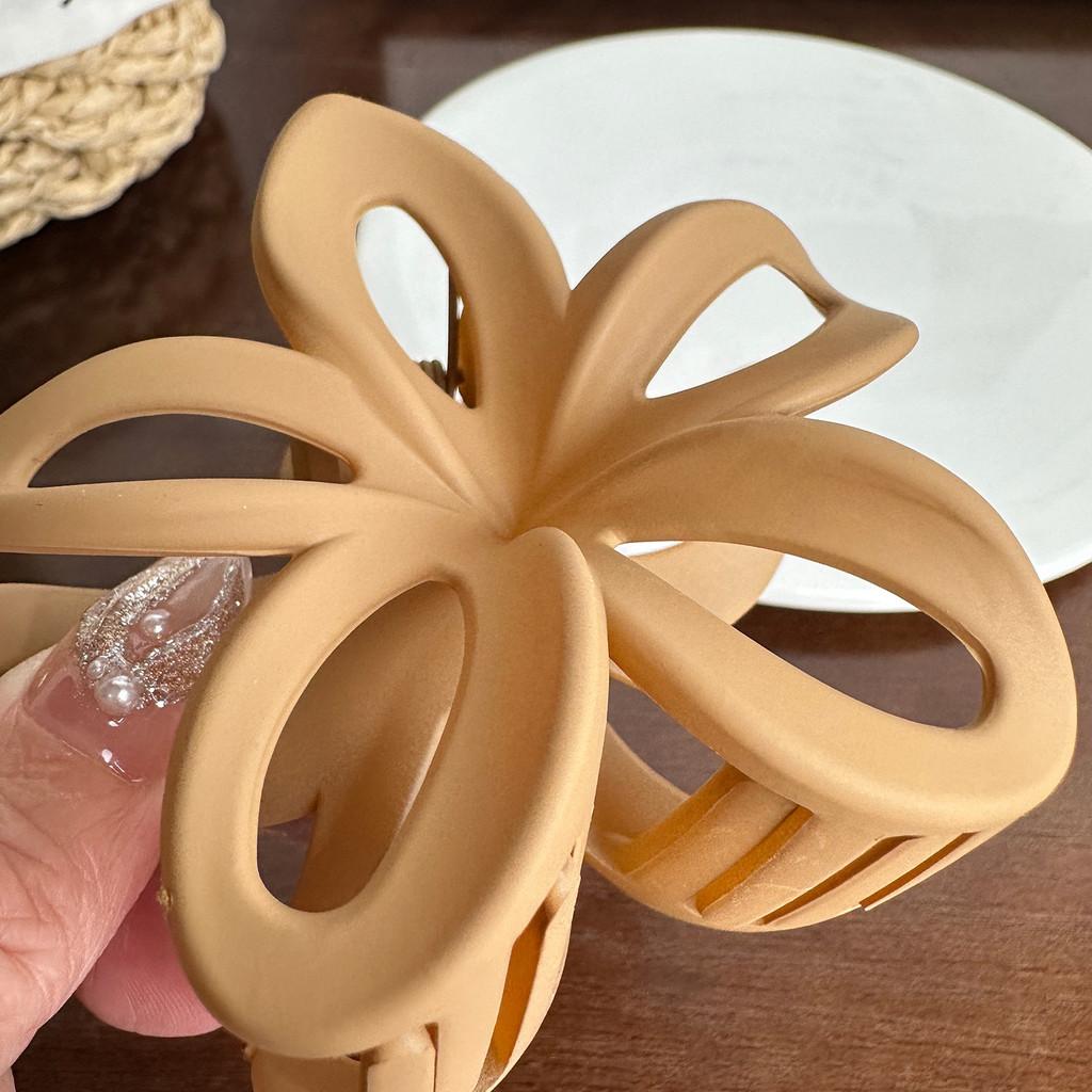 Versatile Egg Flower Hair Claw Clip In Multiple Colors For Effortless Styling And Fashion