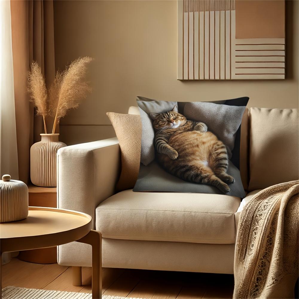 Fat Cat Lying Down Print Pillowcase - Perfect for Living Room and Bedroom Decor, Ideal Holiday Gift (Pillow Insert Not Included)