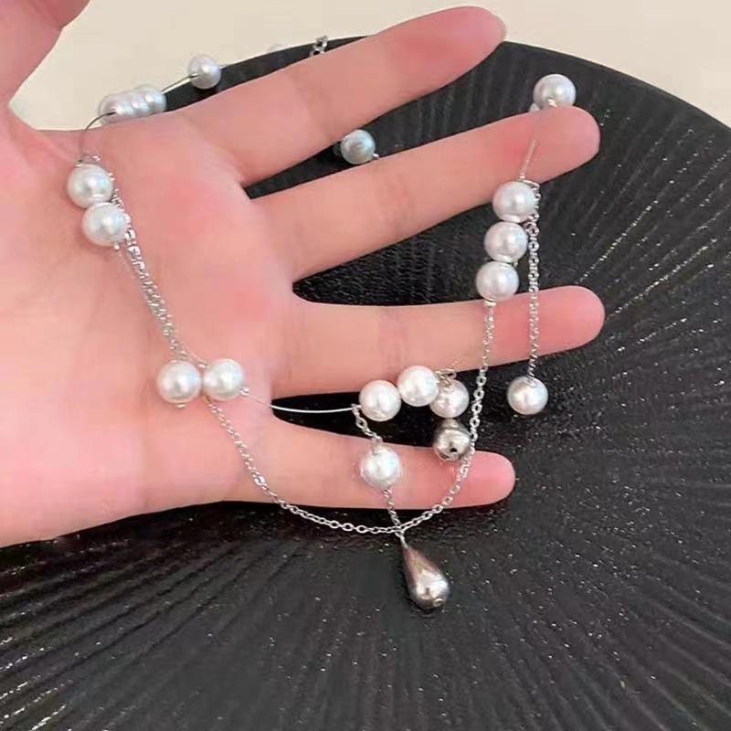 Gentle wind, high sense, water drop, fringed pearl item, metal double-layer necklace, light luxury temperament, fashion collarbone chain, neck chain.