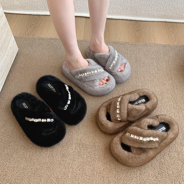 Internet Celebrity Drill Cross Fluffy Slippers Women Wear 2025 Autumn New Versatile Thick Bottom Plush Cotton Slippers Women Trend