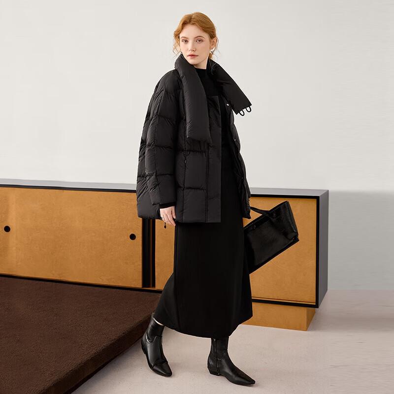 

Женский пуховик с дизайнерским шарфом-воротником, 90% пух S