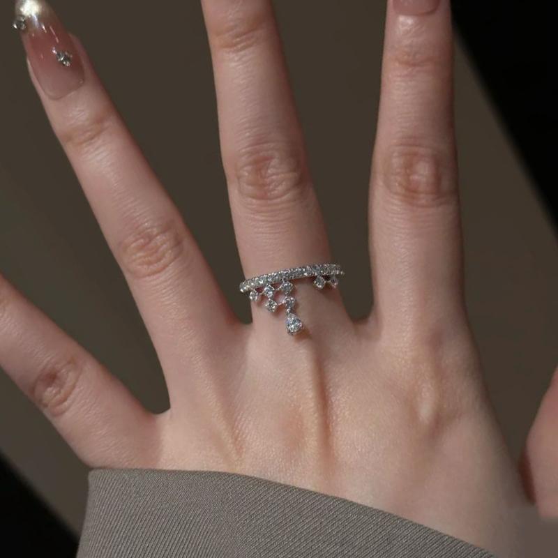 New in elegant inlay diamonds tassel water droplet ring light luxury fashion rings for women unique suitable for daily jewelry