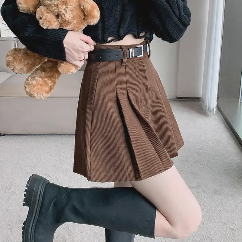 Women's High-Waist Corduroy Pleated Shorts - 2024 Spring Collection, Slimming Wide-Leg Casual Booty Shorts for Petite.
