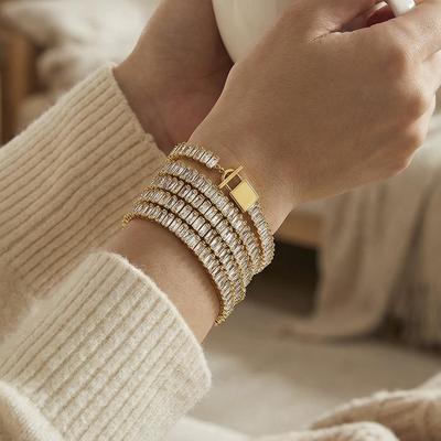 European High-End Zirconia Inlaid Chain Bracelet with Personalized Lock Clasp, Gold-Plated Stainless Steel Hand Jewelry