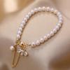 Natural Pearl Bracelet French Design Sense Iron Suction Buckle Beaded Bracelet Zircon Bee Pendant Bracelet.