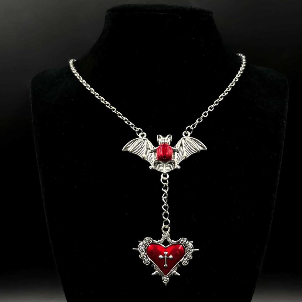 European & American Gothic Punk Bat Heart Pendant Necklace - Halloween Street Fashion for Stylish Girls